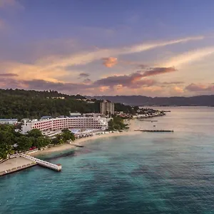 Grand Decameron Cornwall Beach, A Trademark **** Бухта Монтего
